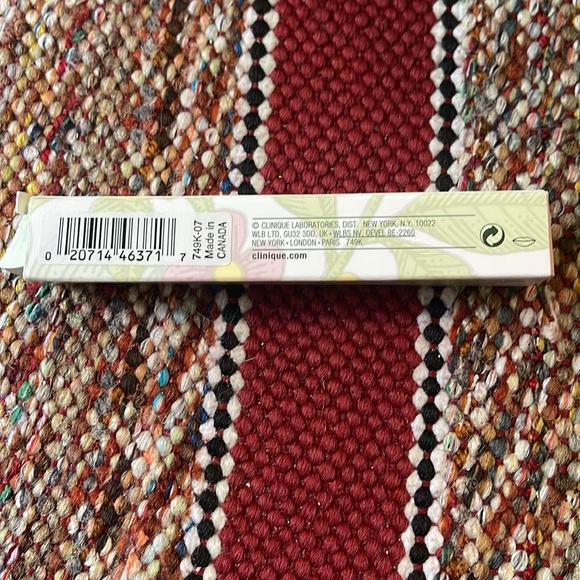 Clinique Chubby Sticks Moisturizing Lib Colour Balm in 07 super strawberry NIB - Picture 4 of 7